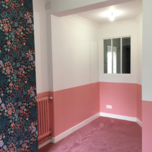 La chambre rose avec tapisserie